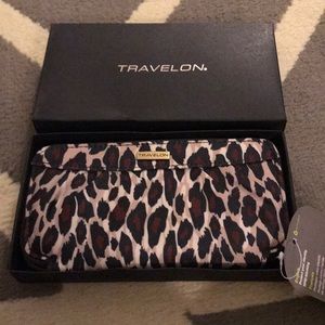 NWT Travelon leopard wallet/wristlet